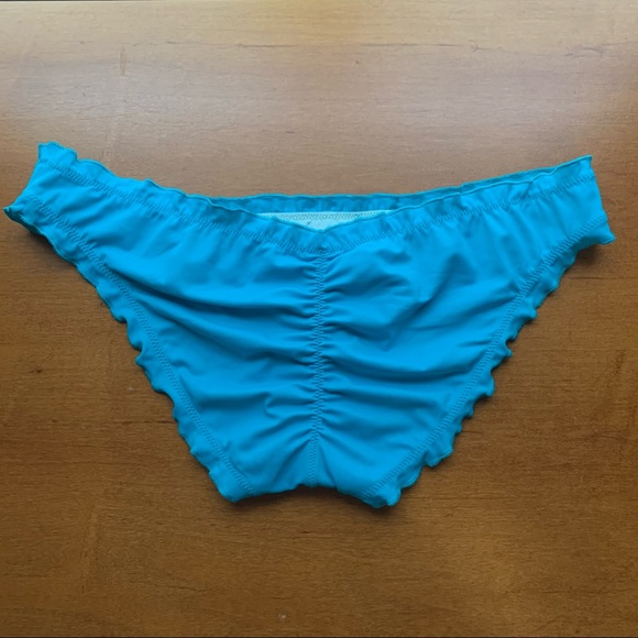 💙 (Accepting Offers!) • VS Ruffle Scrunch-booty Swim Bottoms - Picture 1 of 5